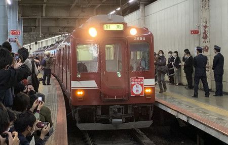 Japonya’daki meşhur balık treni son kez yola çıktı