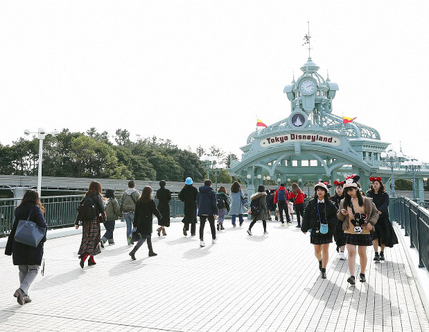 Yeni bir Koronavirüs salgını, hızlı trenler de dahil olmak üzere Japonya’daki ulaşım ve turizm sektörlerine zarar verdi