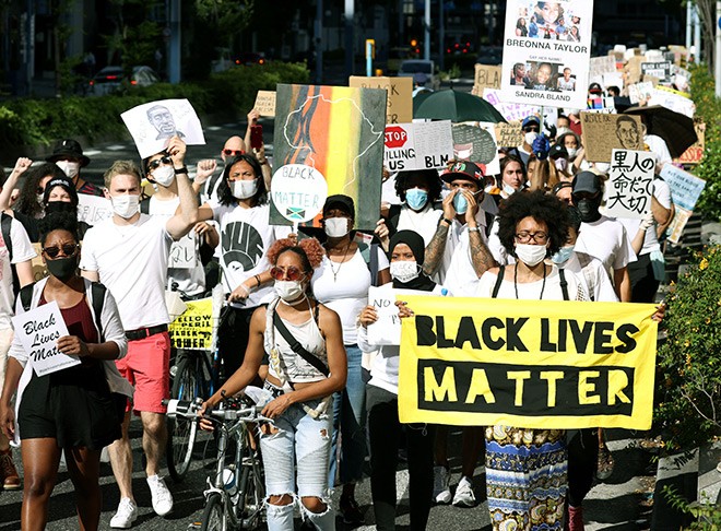 Irkçılık karşıtı protestocular Osaka’da yürüdü